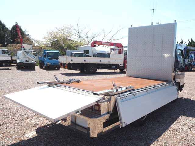 三菱ふそうキャンターアルミブロック小型（2t・3t）[写真26]