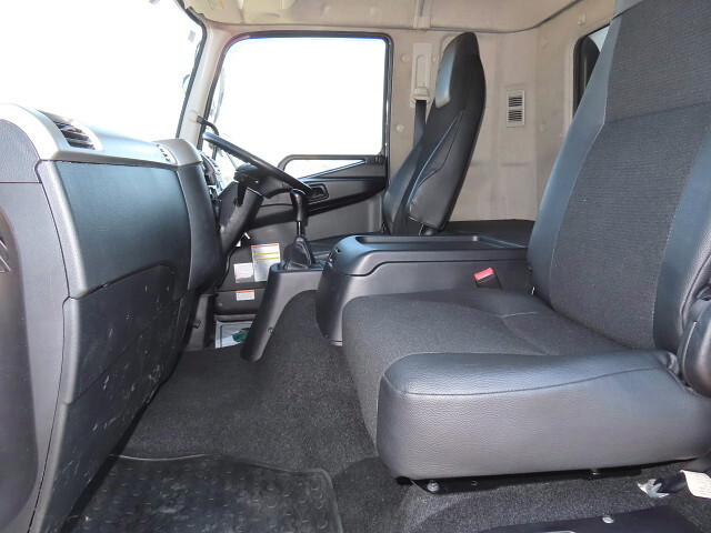 三菱ふそうファイターアルミウイング増トン（6t・8t）[写真20]