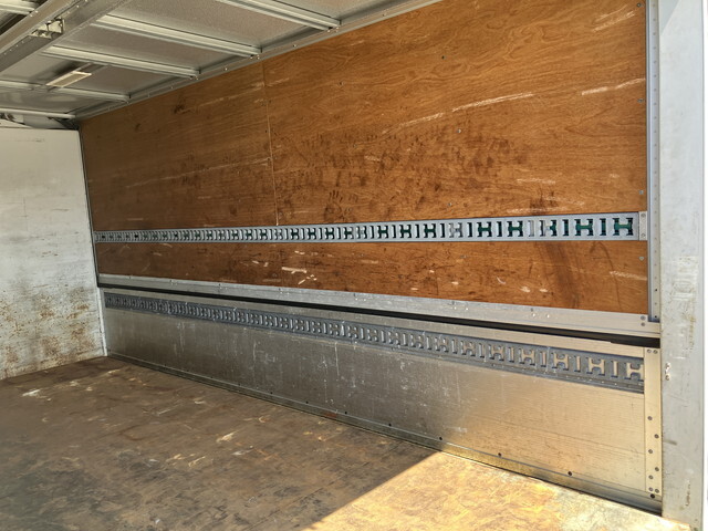 三菱ふそうキャンターアルミウイング小型（2t・3t）[写真13]