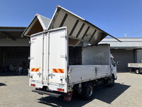 三菱ふそうキャンターアルミウイング小型（2t・3t）[写真02]