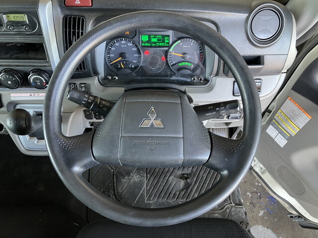 三菱ふそうキャンターアルミウイング小型（2t・3t）[写真31]