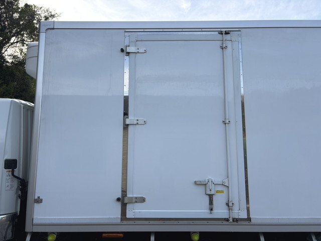 三菱ふそうファイター冷凍車（冷蔵車）中型（4t）[写真12]