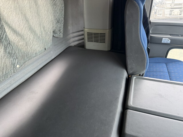 いすゞギガトレーラーヘッド（トラクターヘッド）大型（10t）[写真34]