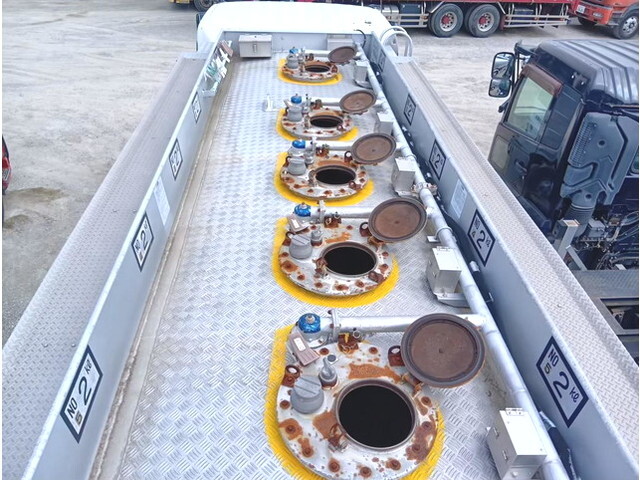 日野プロフィアタンク車（タンクローリー）大型（10t）[写真09]