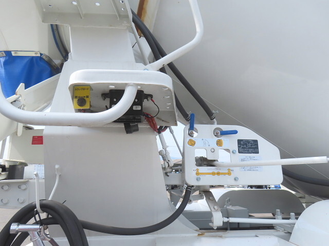 いすゞフォワードミキサー車（コンクリートミキサー）増トン（6t・8t）[写真28]