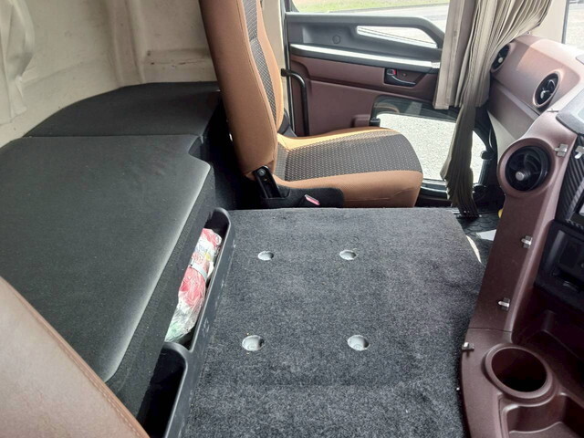 日野プロフィアトレーラーヘッド（トラクターヘッド）大型（10t）[写真30]