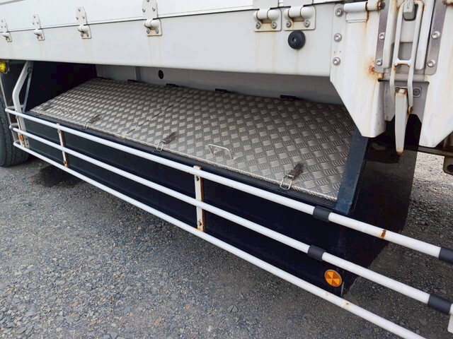 日野プロフィアトレーラーヘッド（トラクターヘッド）大型（10t）[写真39]