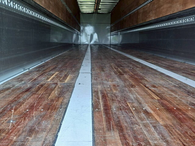 日野プロフィアトレーラーヘッド（トラクターヘッド）大型（10t）[写真09]