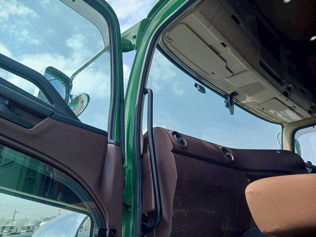 日野プロフィアトレーラーヘッド（トラクターヘッド）大型（10t）[写真16]