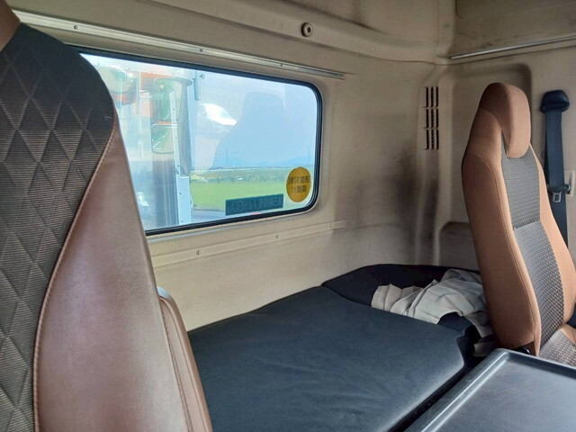 日野プロフィアトレーラーヘッド（トラクターヘッド）大型（10t）[写真23]