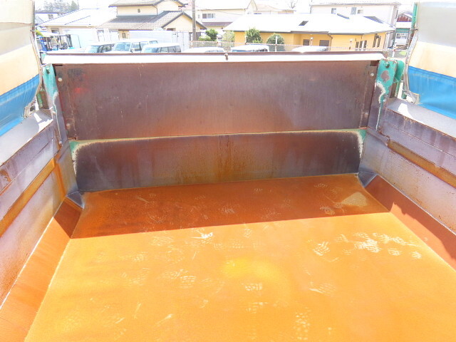 いすゞギガダンプ大型（10t）[写真32]