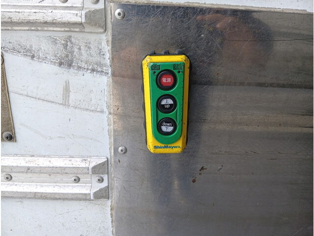 いすゞフォワード冷凍車（冷蔵車）中型（4t）[写真12]