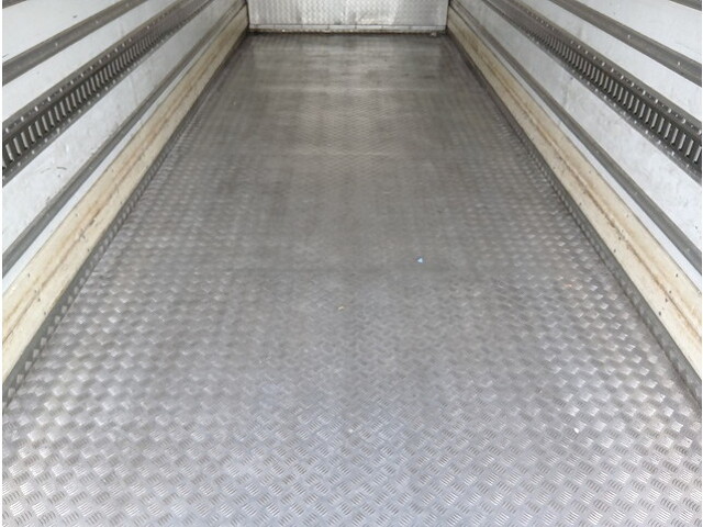 いすゞフォワード冷凍車（冷蔵車）中型（4t）[写真16]