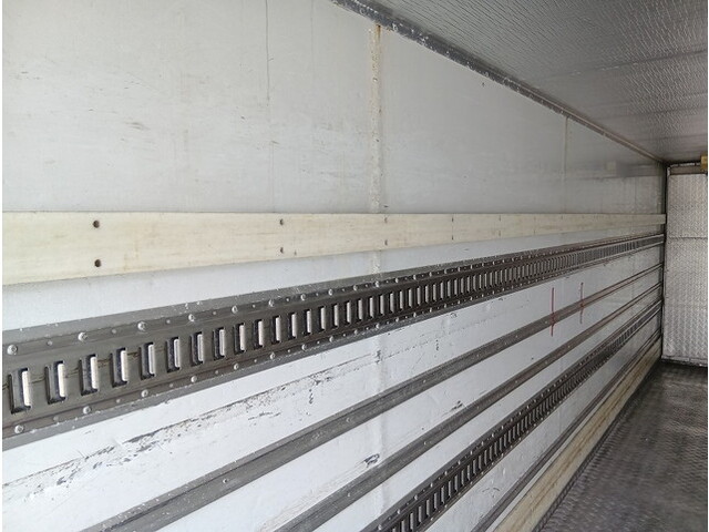 いすゞフォワード冷凍車（冷蔵車）中型（4t）[写真18]