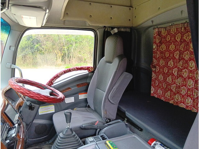 いすゞフォワード冷凍車（冷蔵車）中型（4t）[写真28]