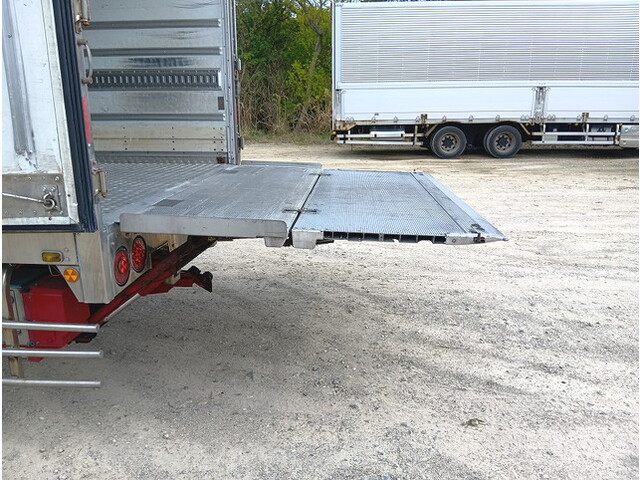 いすゞフォワード冷凍車（冷蔵車）中型（4t）[写真09]