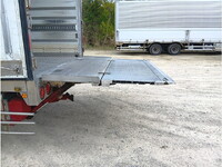 いすゞフォワード冷凍車（冷蔵車）中型（4t）[写真10]