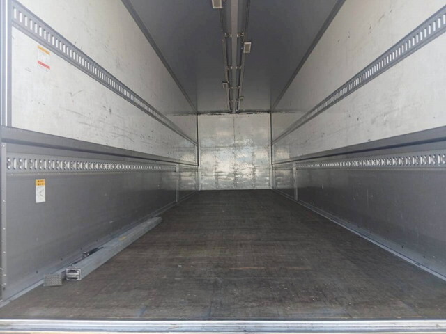 日野プロフィアパネルウイング大型（10t）[写真12]