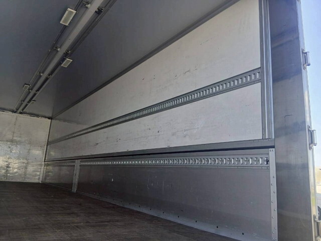 日野プロフィアパネルウイング大型（10t）[写真13]