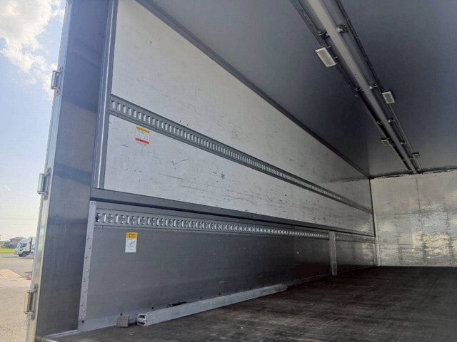 日野プロフィアパネルウイング大型（10t）[写真14]