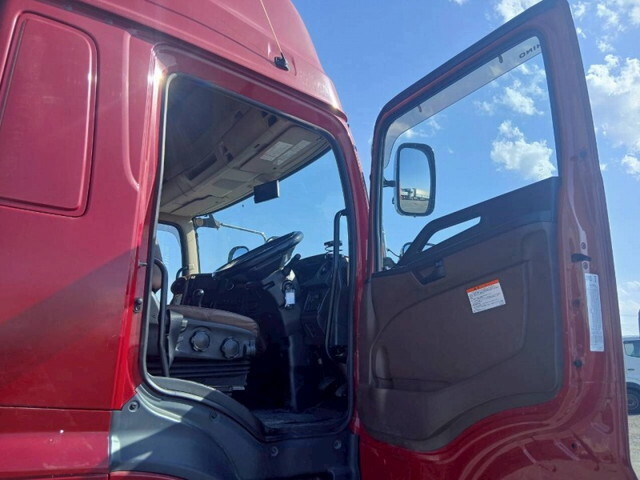 日野プロフィアパネルウイング大型（10t）[写真18]