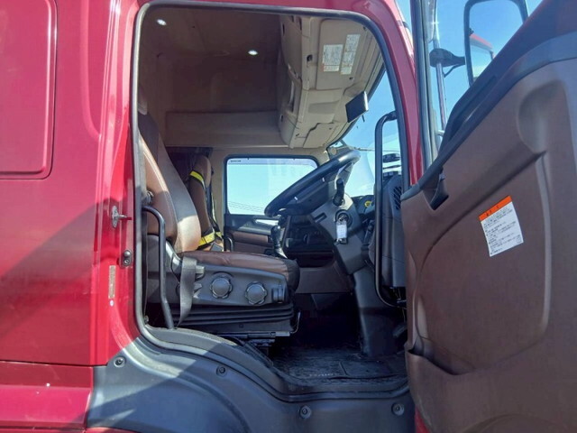 日野プロフィアパネルウイング大型（10t）[写真19]