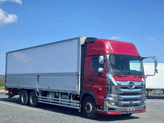 日野プロフィアパネルウイング大型（10t）[写真03]