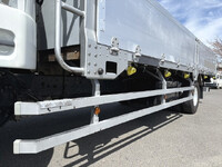 三菱ふそうファイターアルミブロック中型（4t）[写真21]