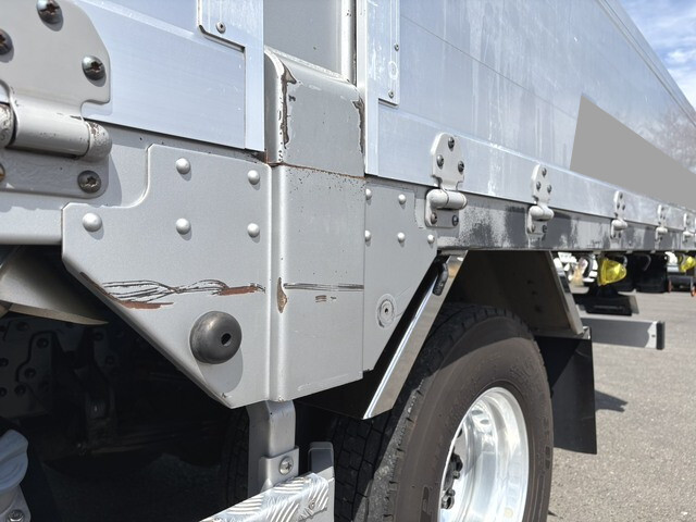 三菱ふそうファイターアルミブロック中型（4t）[写真38]