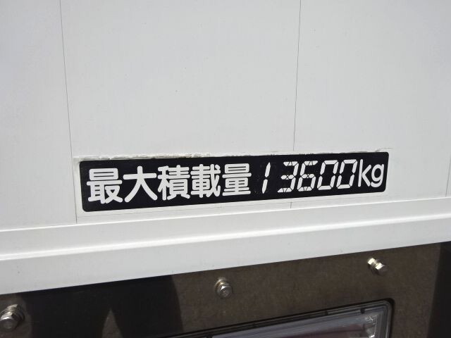 いすゞギガアルミウイング大型（10t）[写真10]