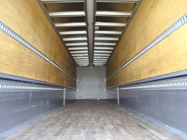 いすゞギガアルミウイング大型（10t）[写真11]