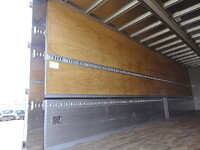 いすゞギガアルミウイング大型（10t）[写真13]