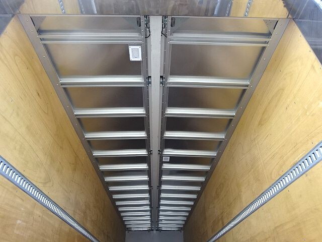 いすゞギガアルミウイング大型（10t）[写真14]