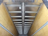 いすゞギガアルミウイング大型（10t）[写真15]