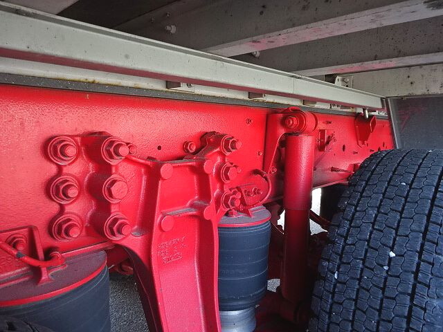 いすゞギガアルミウイング大型（10t）[写真16]