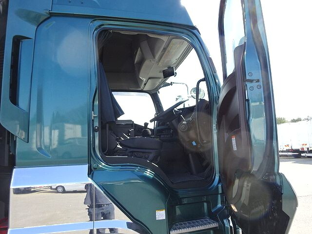 いすゞギガアルミウイング大型（10t）[写真18]