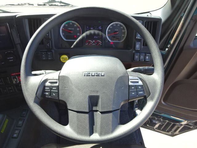 いすゞギガアルミウイング大型（10t）[写真21]