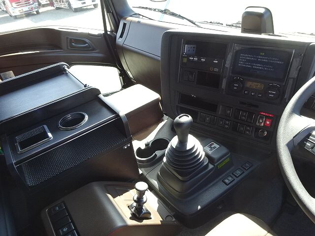 いすゞギガアルミウイング大型（10t）[写真23]