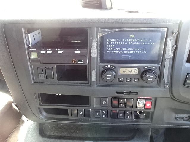 いすゞギガアルミウイング大型（10t）[写真25]