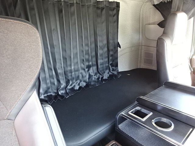 いすゞギガアルミウイング大型（10t）[写真27]