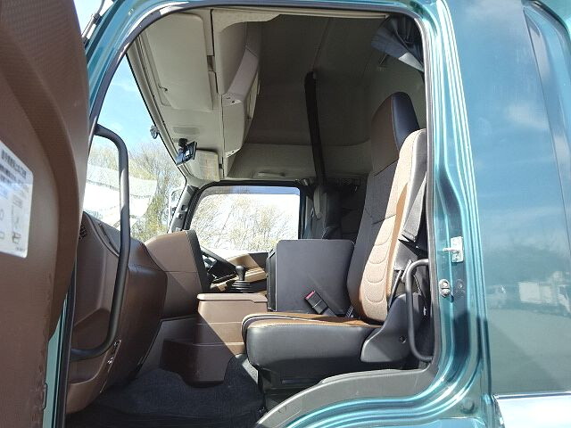 いすゞギガアルミウイング大型（10t）[写真28]