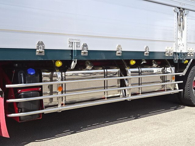 いすゞギガアルミウイング大型（10t）[写真34]