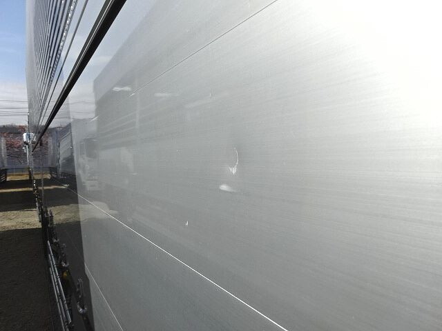 いすゞギガアルミウイング大型（10t）[写真37]