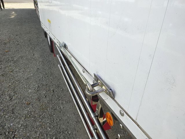 いすゞギガアルミウイング大型（10t）[写真38]