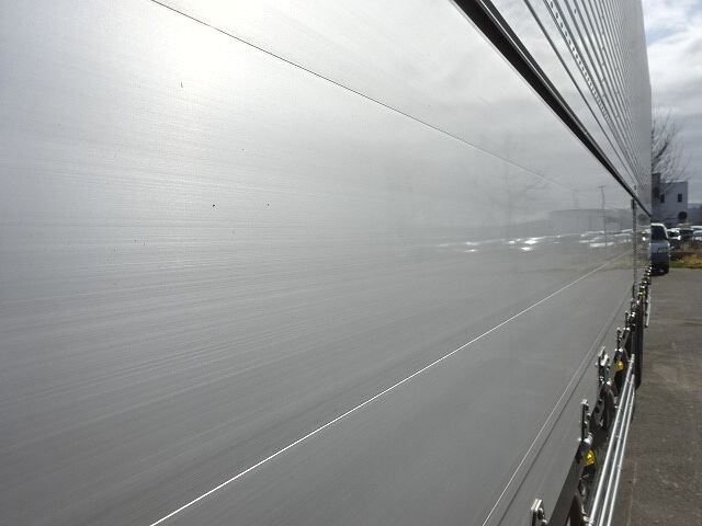 いすゞギガアルミウイング大型（10t）[写真39]