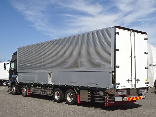 いすゞギガアルミウイング大型（10t）[写真04]