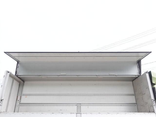 三菱ふそうスーパーグレートアルミウイング大型（10t）[写真15]