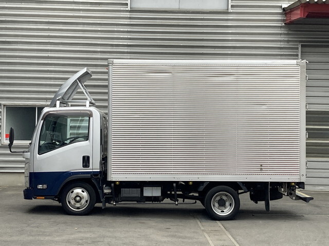 いすゞエルフアルミバン小型（2t・3t）[写真03]