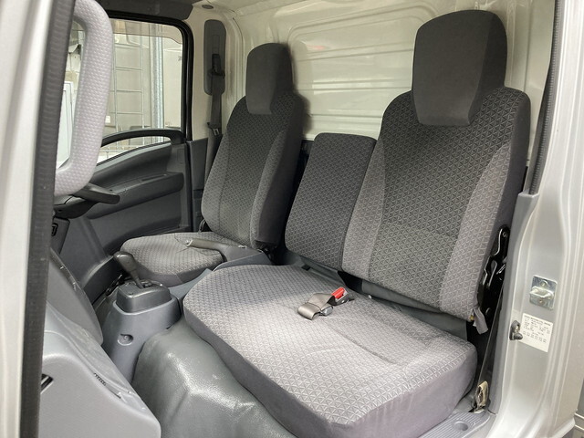 いすゞエルフアルミバン小型（2t・3t）[写真37]