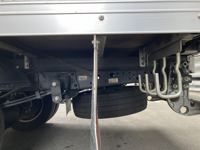 いすゞエルフアルミバン小型（2t・3t）[写真09]